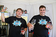 fränkische Weinmacher des Abschlussjahrgangs 2015 der Staatlichen Meister- und Technikerschule für Weinbau stellen beim Bayerischen Genussfestival ihr jung-kreatives Projekt „Big Bang“ vor (©Foto: Martin Schmitz)